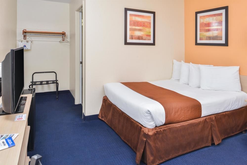 Hotel Days By Wyndham New Philadelphia