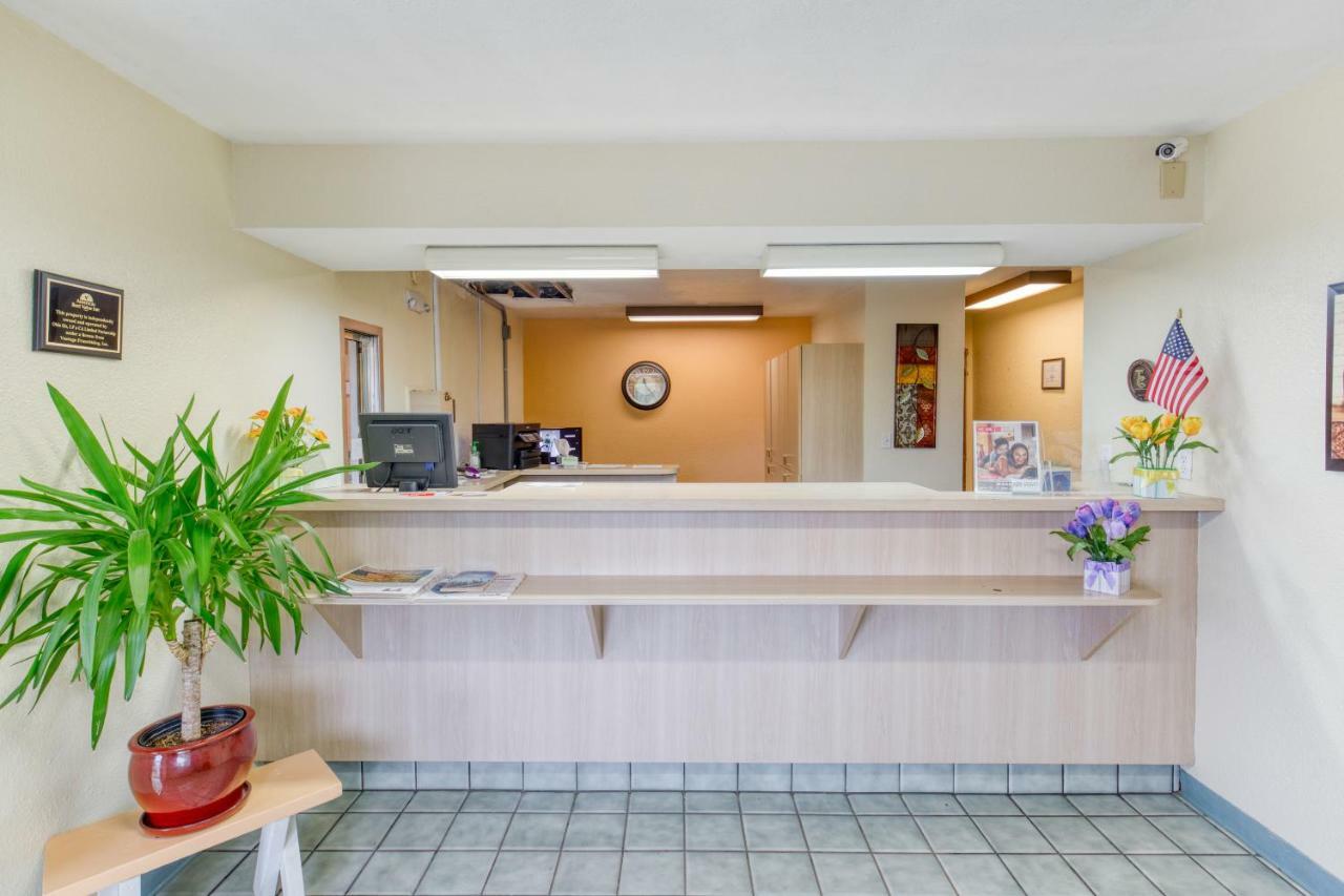 Hotel Days By Wyndham New Philadelphia