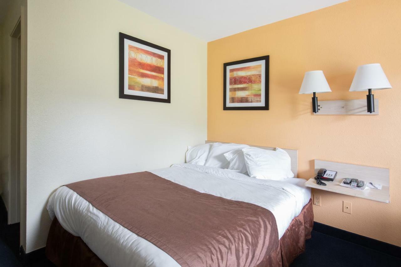 Hotel Days By Wyndham New Philadelphia